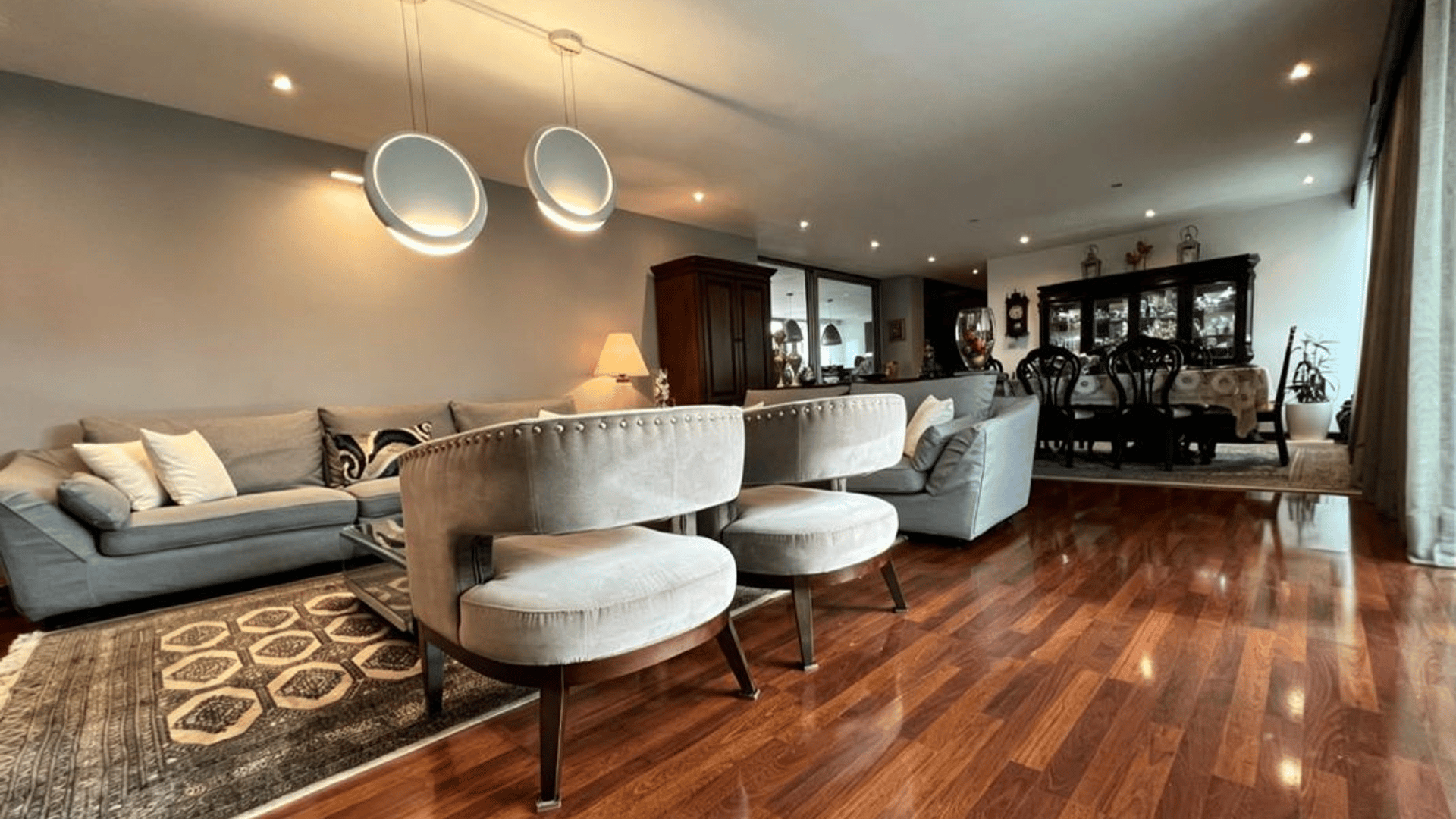 Venta amplio apartamento 3 Dormitorios en Ave. Las Américas Zona 14