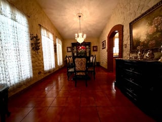 Venta de amplia casa de esquina estilo Mediterráneo en San Cristóbal - 4