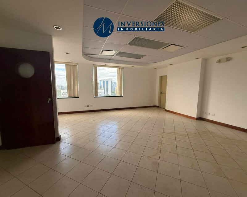 Oficina En Venta Con 216 mts En Zona 10