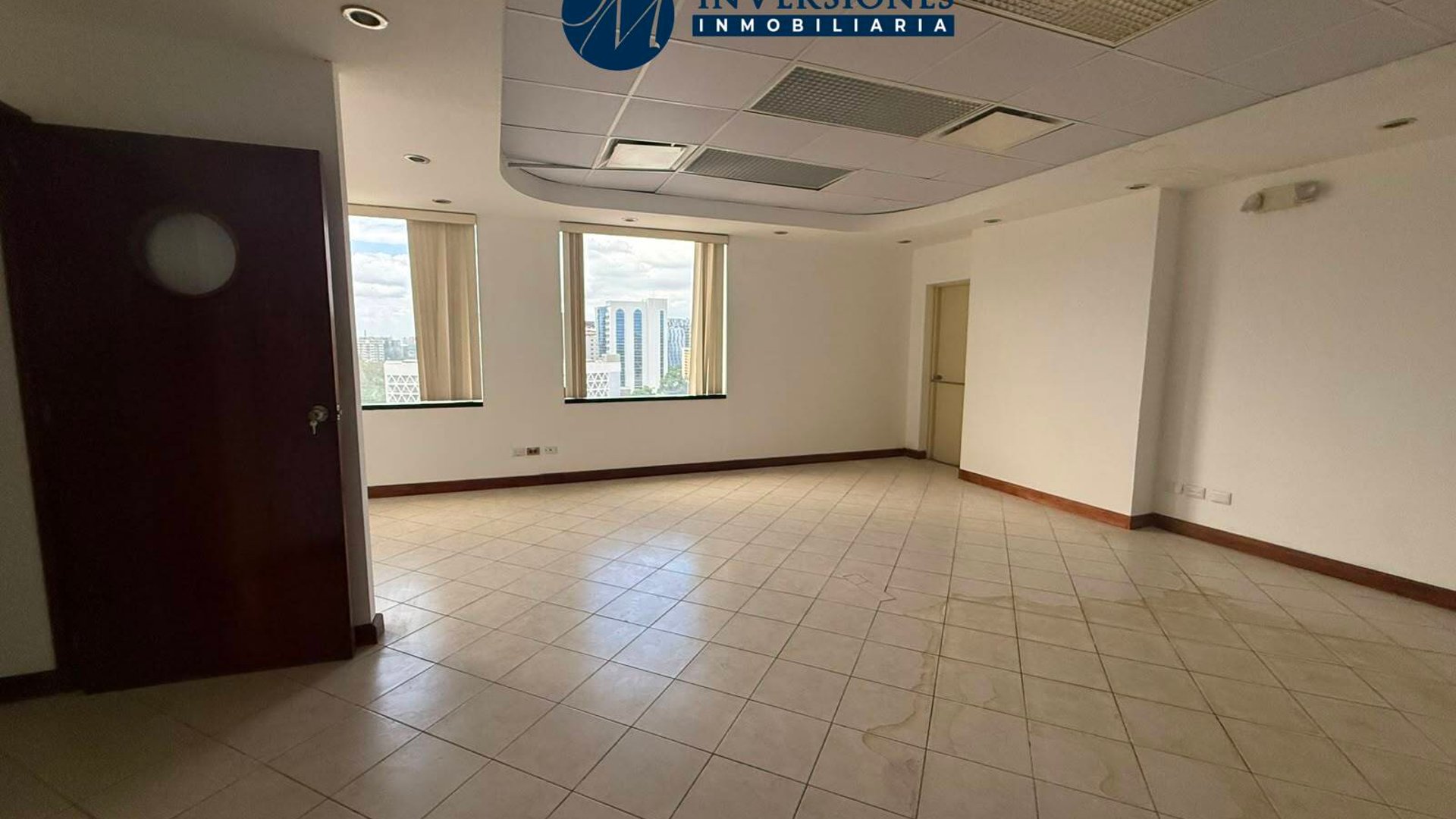 Oficina En Venta Con 216 mts En Zona 10