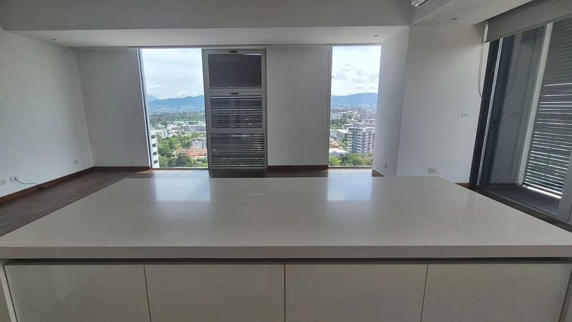 Apartamento en Alquiler – Avia, Zona 10 - Miniatura 4
