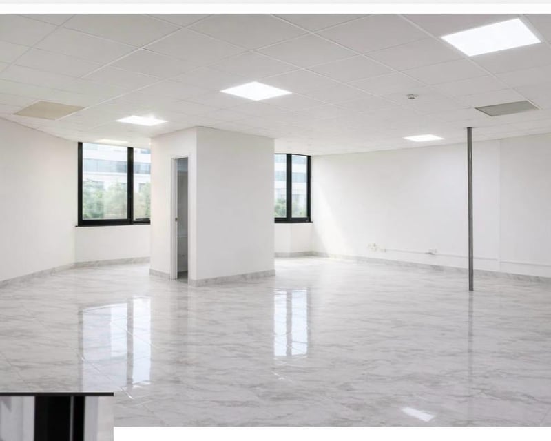 OFICINA EN RENTA ZONA 10 ZONA VIVA 86 Mts2  $1,205.00