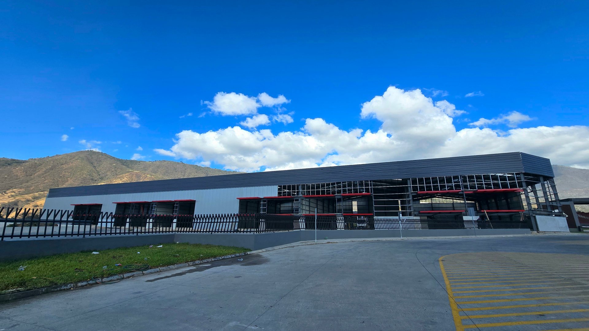 Bodeda comercial en renta en Amatitlán sobre CA-9 - Image 1