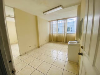 Clinica en Renta en Centro Medico 1,  Zona 10 - 3