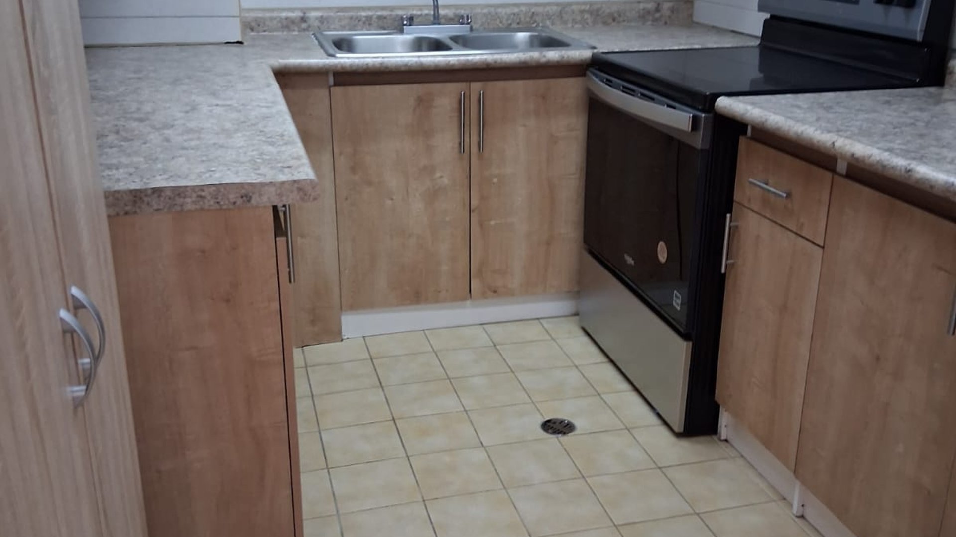 Apartamento en renta con linea blanca de 2 habitaciones en Z9 Ref-5506
