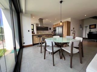 Venta Exclusivo apartamento de 2 niveles en ZEN Cayalá – Zona 16 (C) - 2