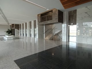 EDIFICIO EN RENTA EN ZONA 10 - Image 1