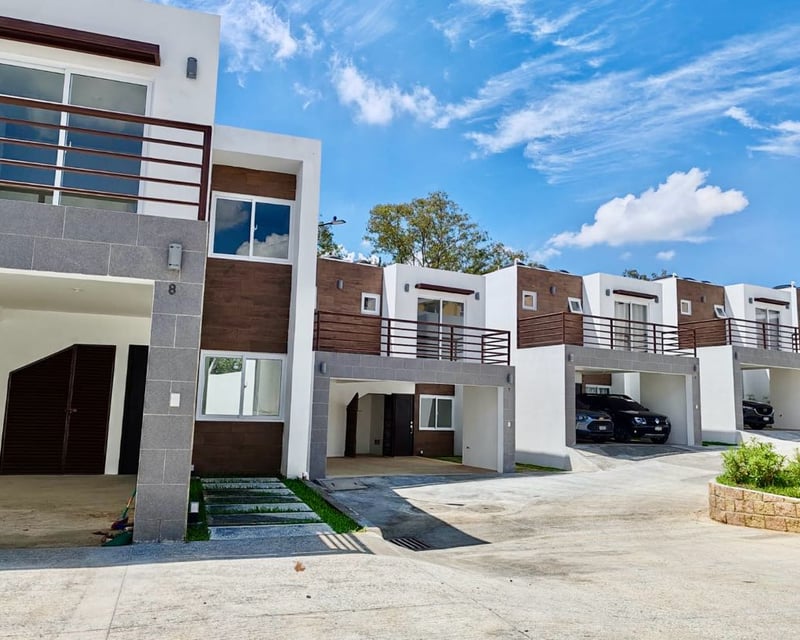Vendo casas para estrenar en Balcones de San Cristóbal, Zona 8 Mixco