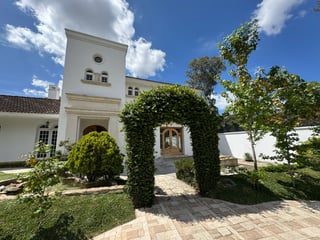 Exclusiva Casa con Piscina en Foresta de Cayalá | Zona 16 - 2