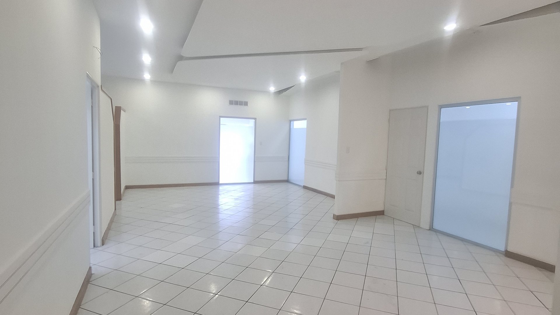 Oficina en Alquiler Geminis Zona 10 Ciudad de Guatemala