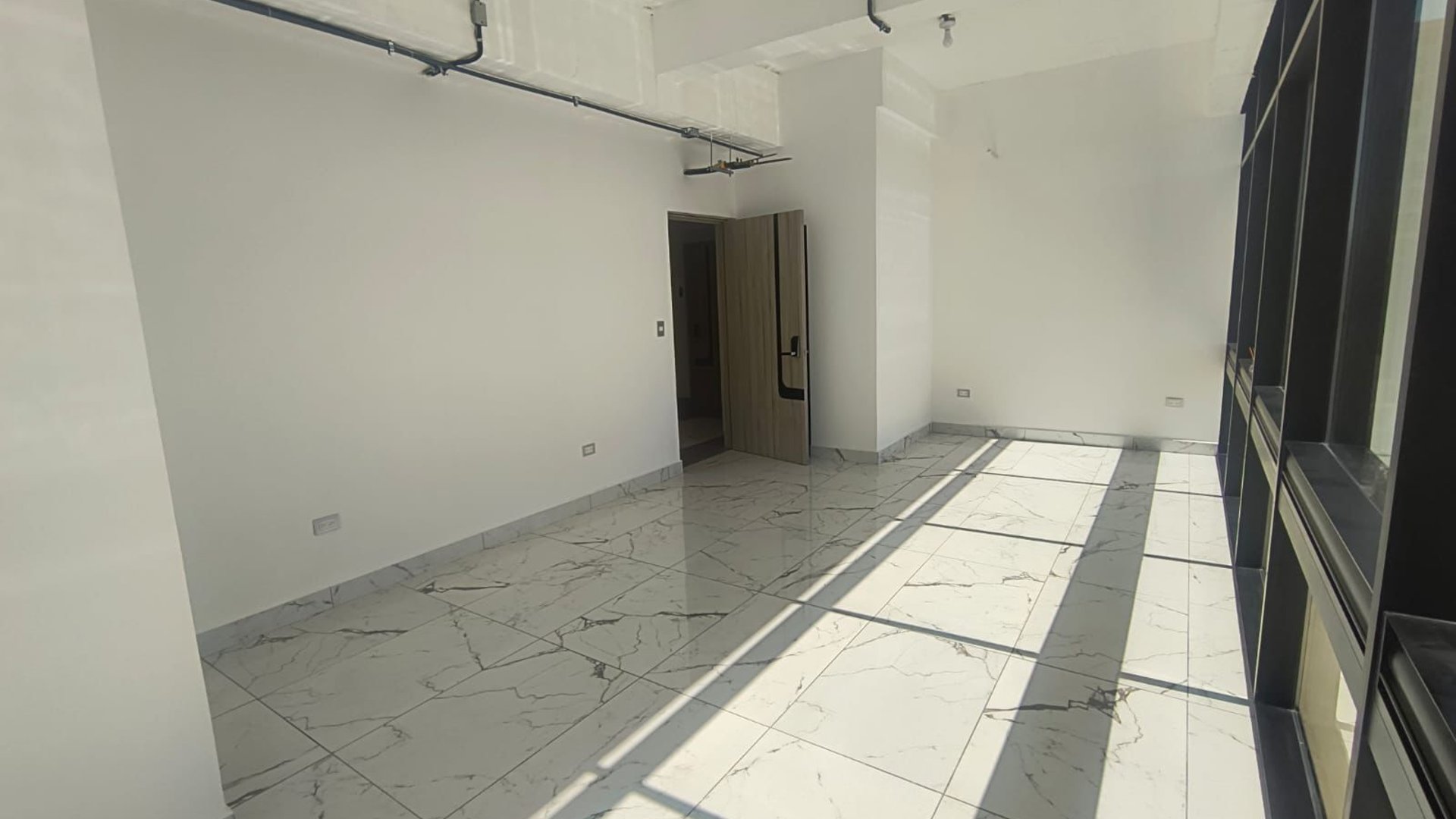 Oficina en renta zona 10 / Renovati - Image 1
