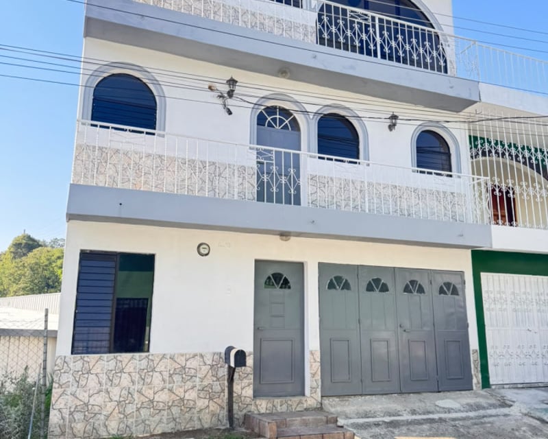 Amplia casa en venta en zona 18 Altos de la Atlántida