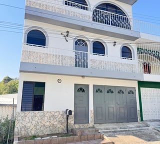 Amplia casa en venta en zona 18 Altos de la Atlántida