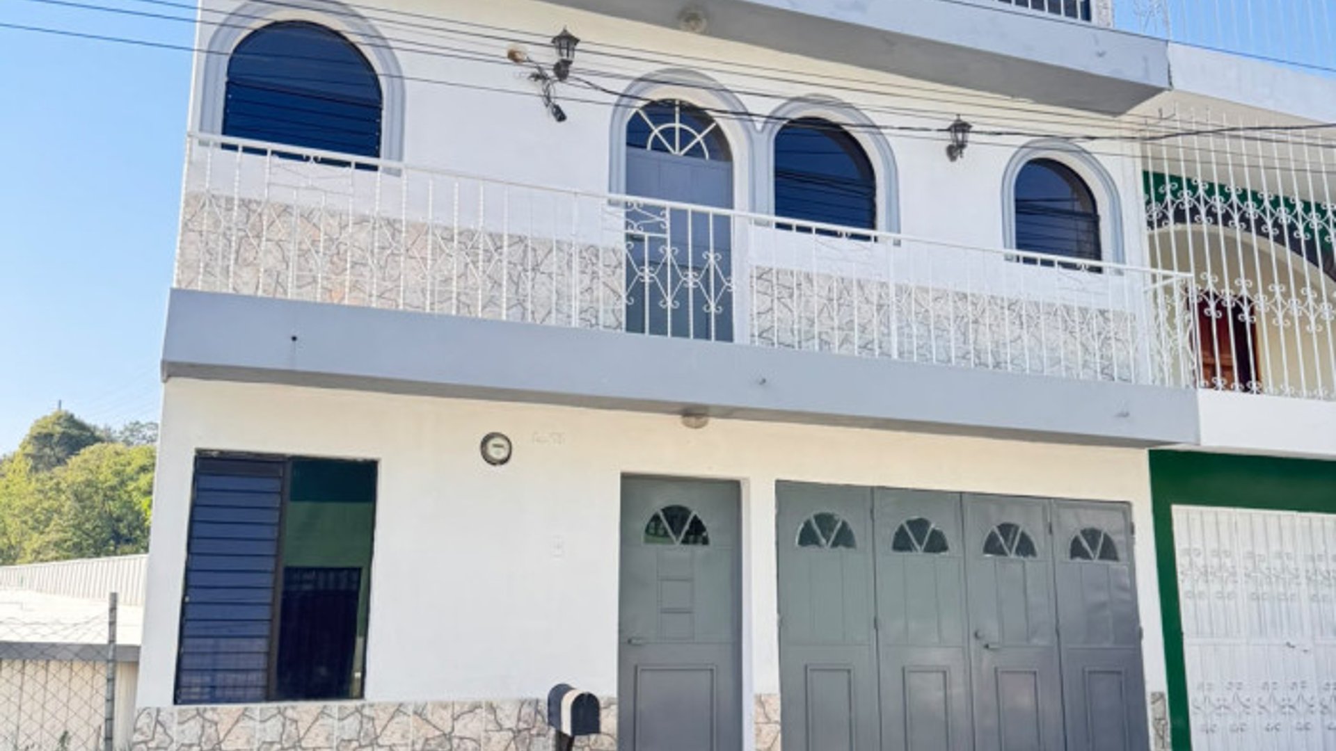 Amplia casa en venta en zona 18 Altos de la Atlántida