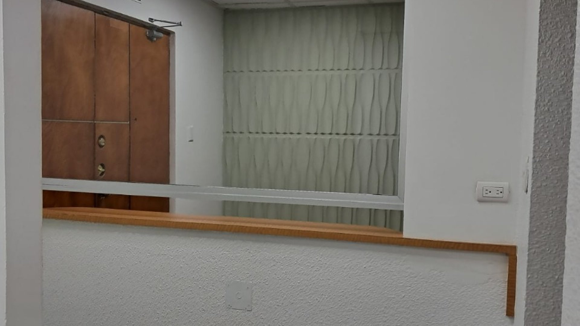 Oficina en Renta en Edificio Centro Empresarial, zona 10 - Miniatura 2