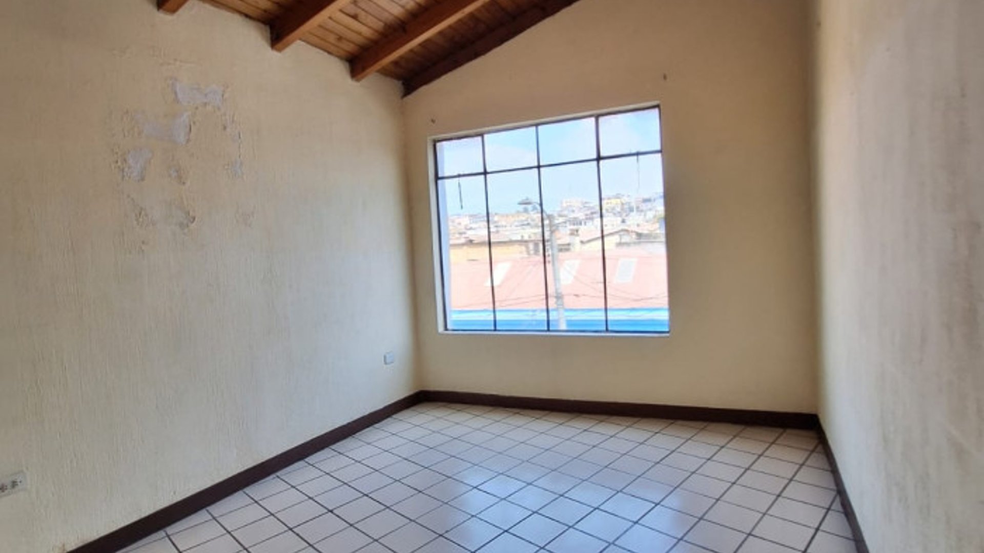 En Renta Local edificio comercial Quetzaltenango Zona 1 - Miniatura 6