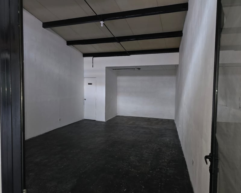 LOCAL DE 44.11 M2 EN ZONA 10