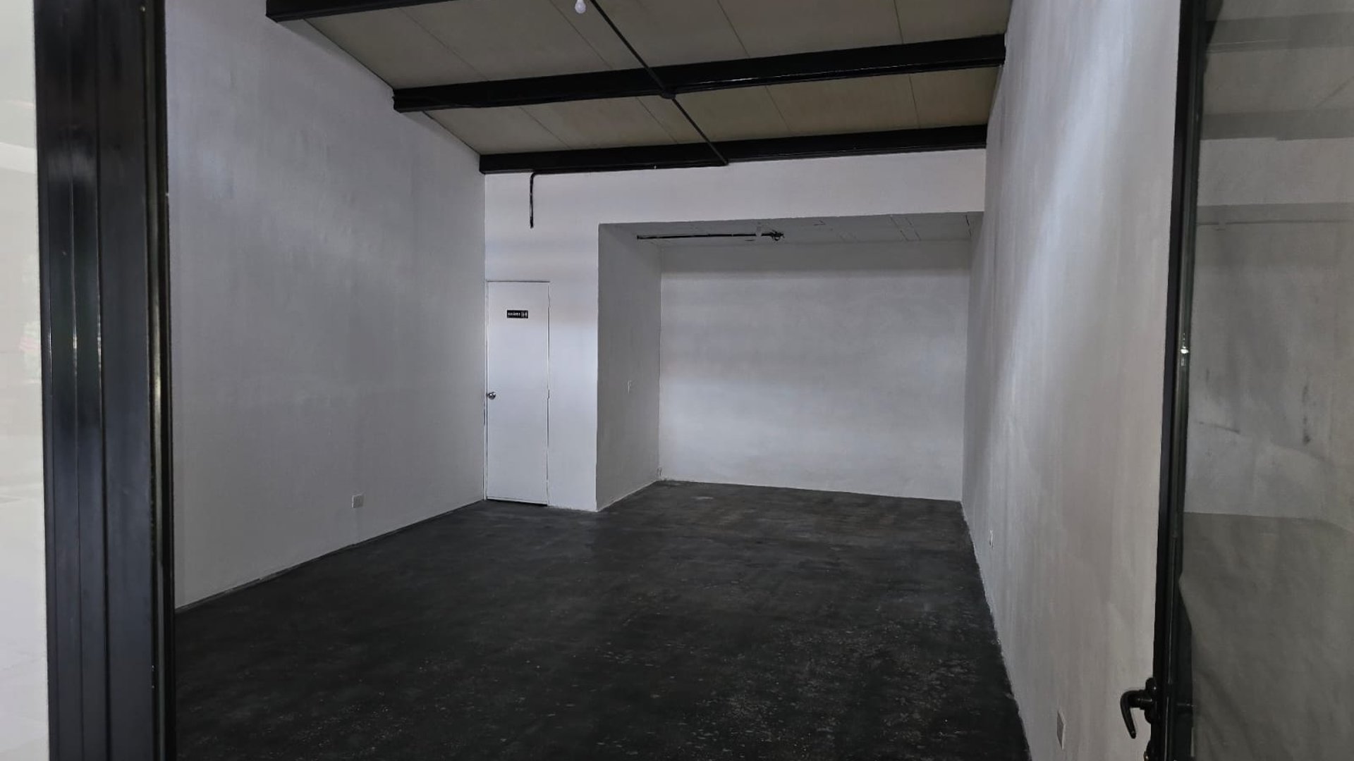 LOCAL DE 44.11 M2 EN ZONA 10