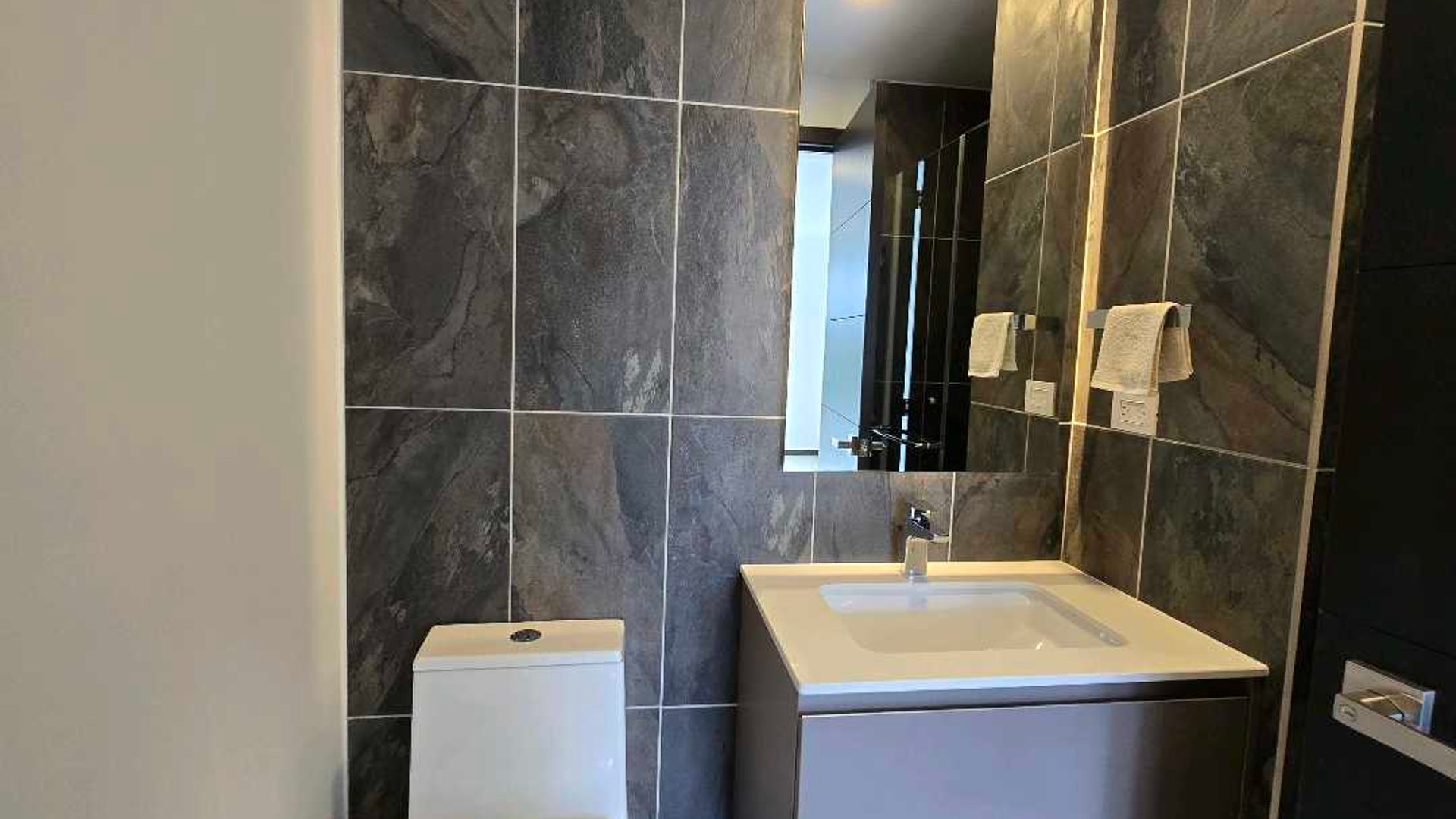 APARTAMENTO SEMIAMUEBLADO EN ALQUILER EN ZONA 13 - Miniatura 14