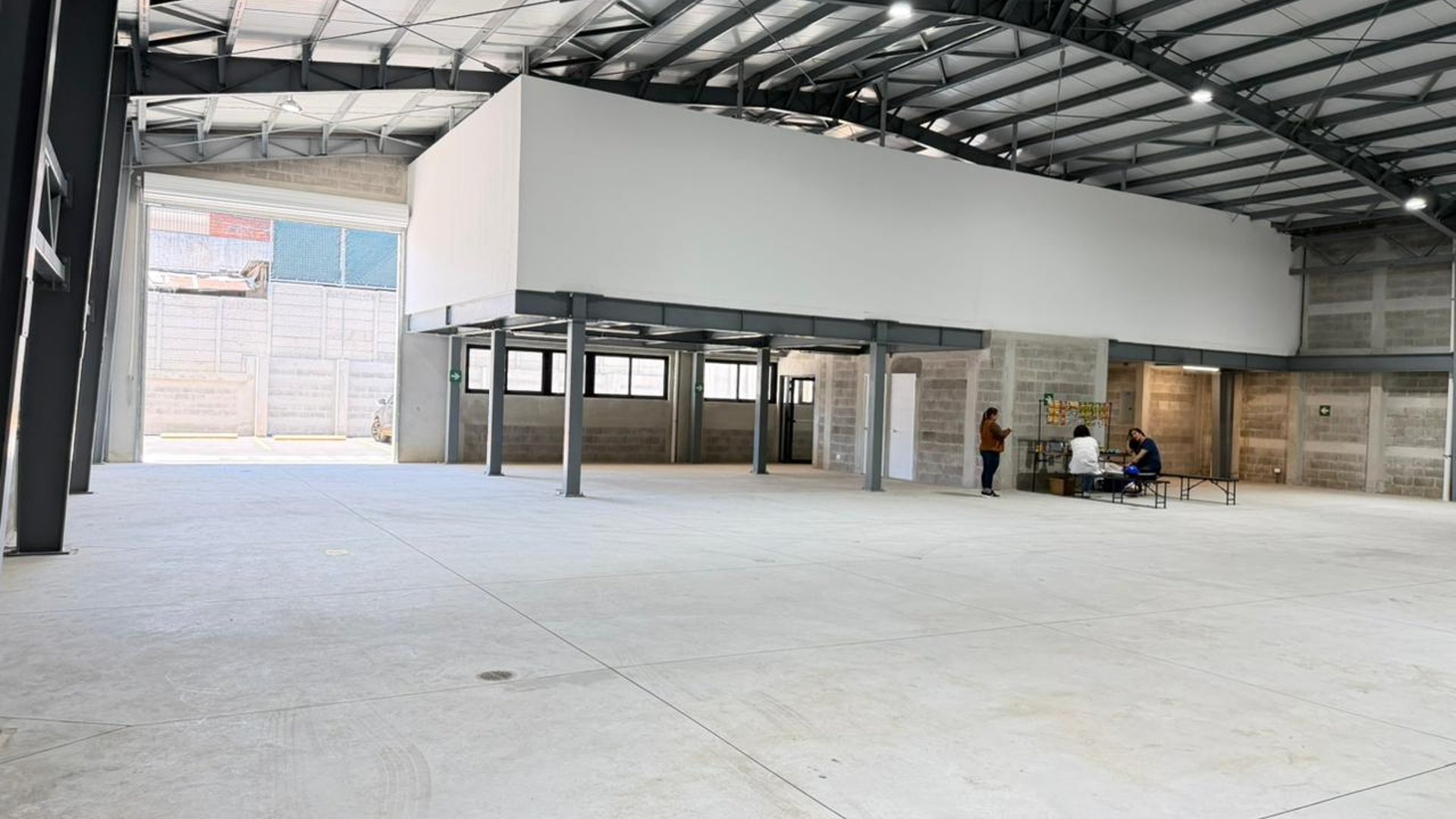 Amplia Bodega en Renta Zona 10, Guatemala: Oportunidad Única - Miniatura 5