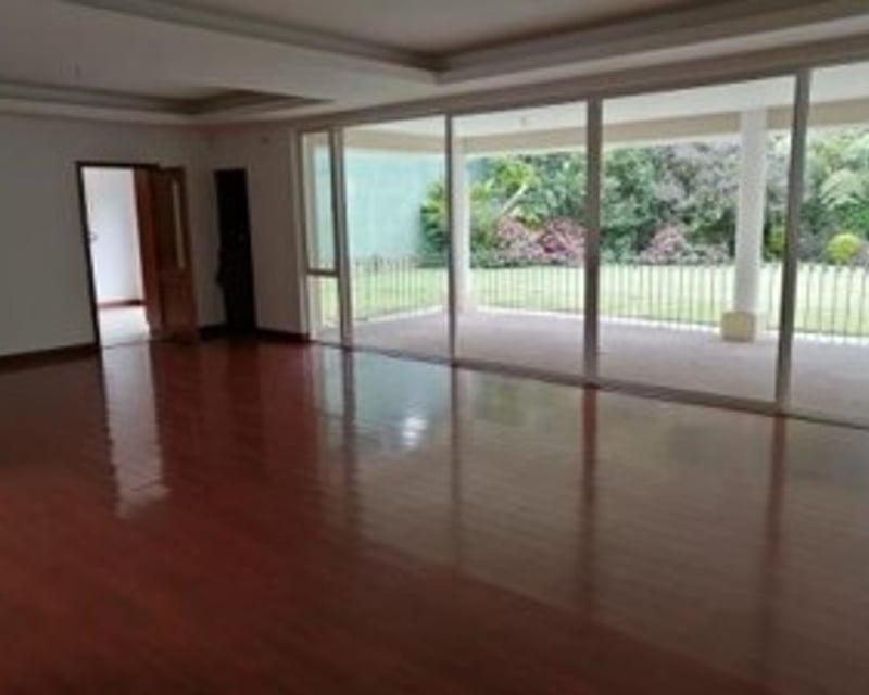 Vendo amplia casa en condominio Portal del Bosque