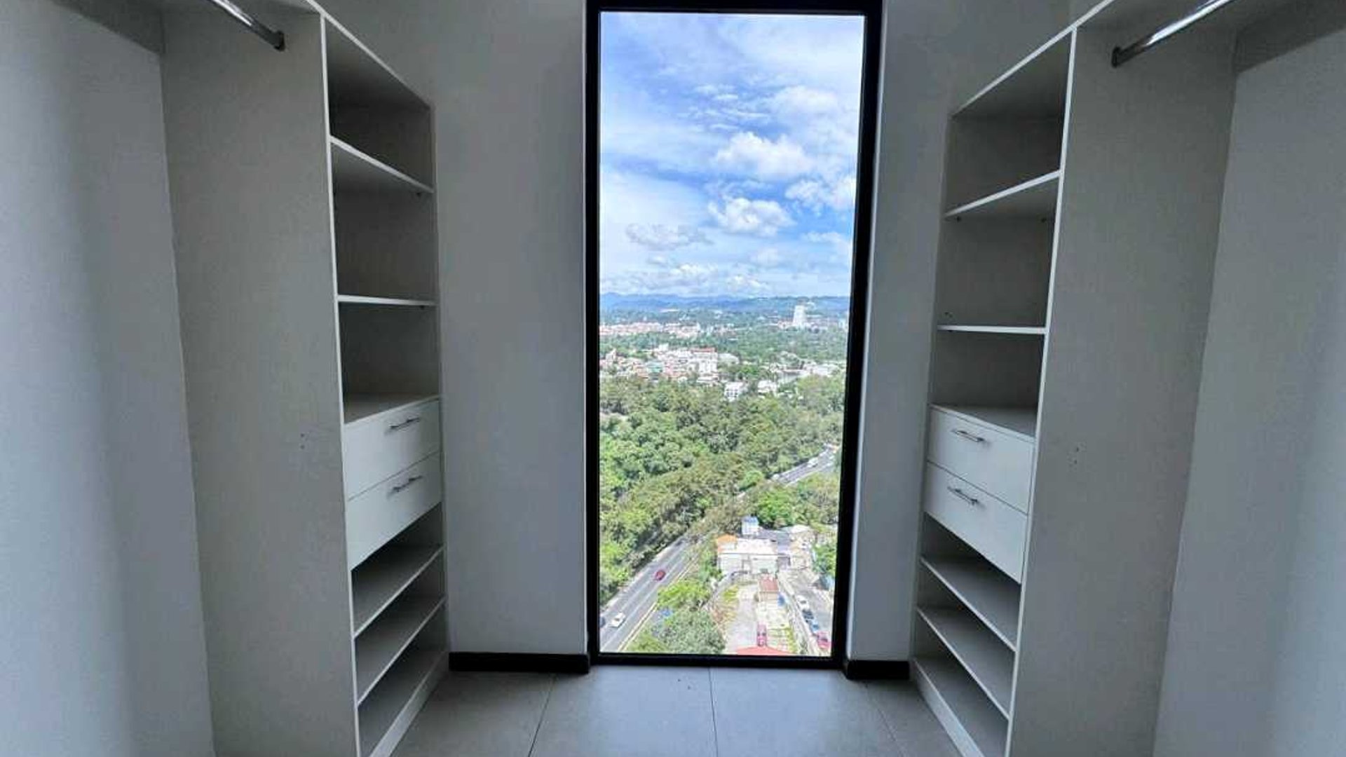 APARTAMENTO EN ALQUILER ???? Edificio Mira 10, Zona 10 Ciudad Vieja - Miniatura 6