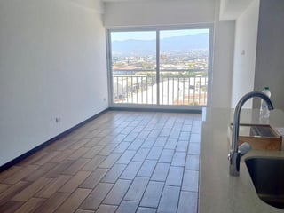 Apartamento con balco en renta de 3 habitaciones en zona 13 Ref-5575 - 2