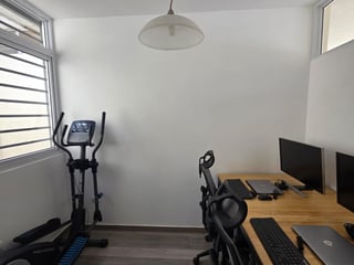 APARTAMENTO REMODELADO EN EL CENTRO DE ZONA 10 - 5