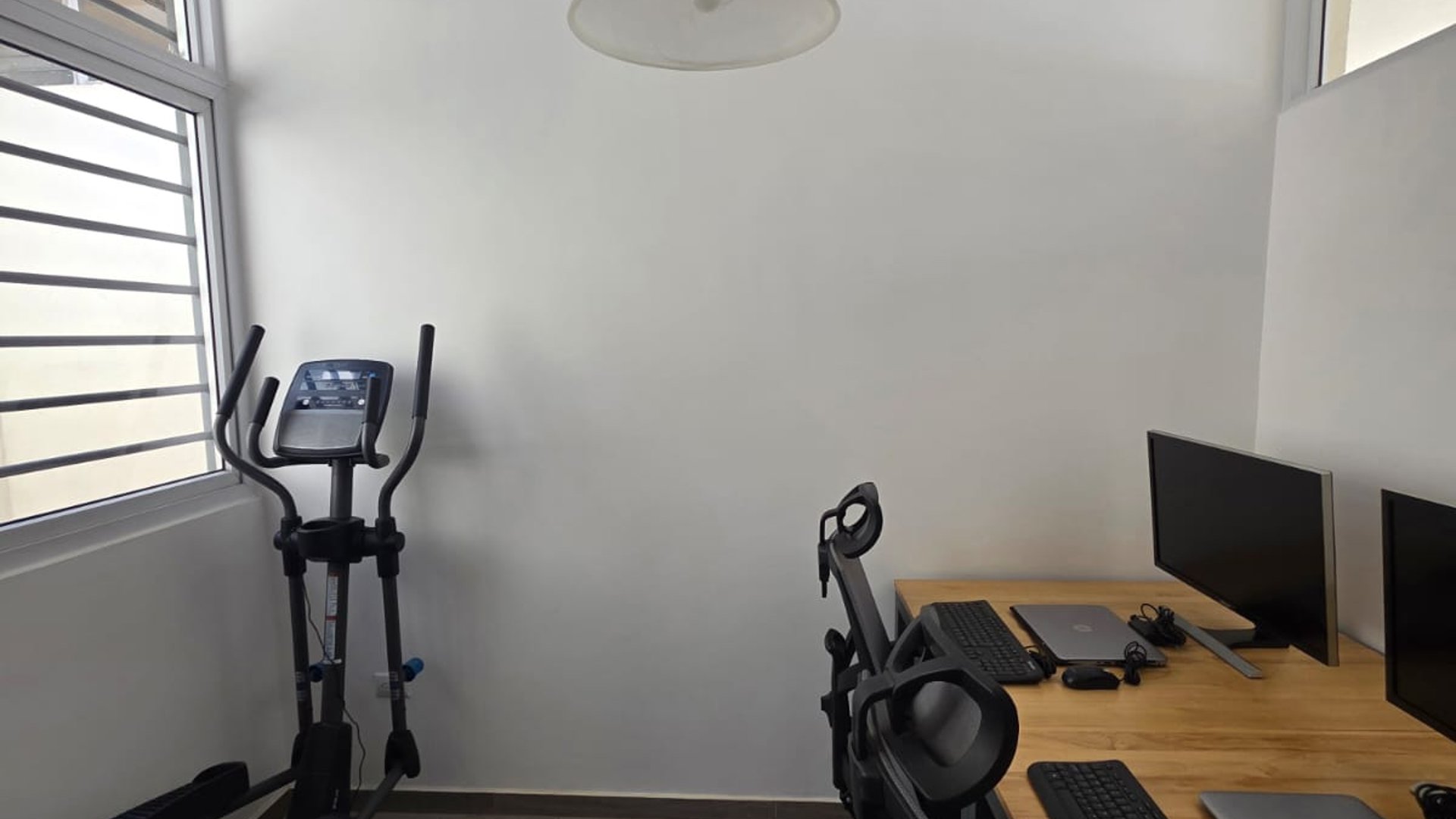APARTAMENTO REMODELADO EN EL CENTRO DE ZONA 10 - Miniatura 5