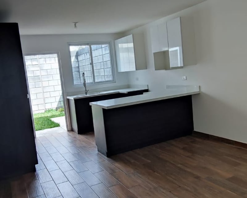 📍 CASA EN RENTA – 2 HAB + JARDÍN | HACIENDA REAL | ZONA 16