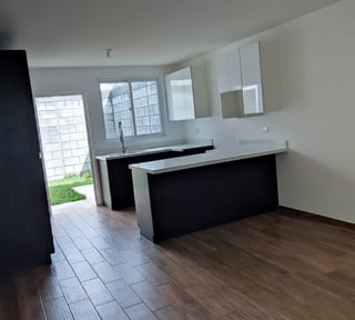 📍 CASA EN RENTA – 2 HAB + JARDÍN | HACIENDA REAL | ZONA 16