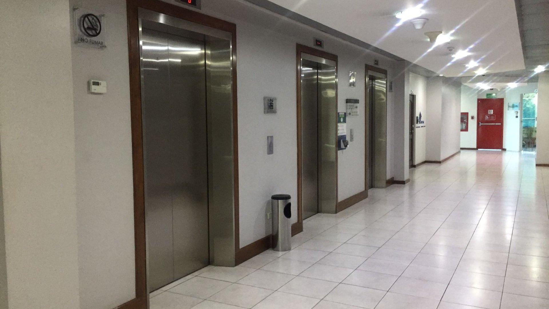 Oficina en renta en Edificio Pradera Zona 10