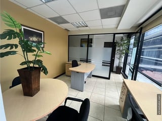 OFICINA AMUEBLADA EN ALQUILER – DESIGN CENTER, ZONA 10 | - 2