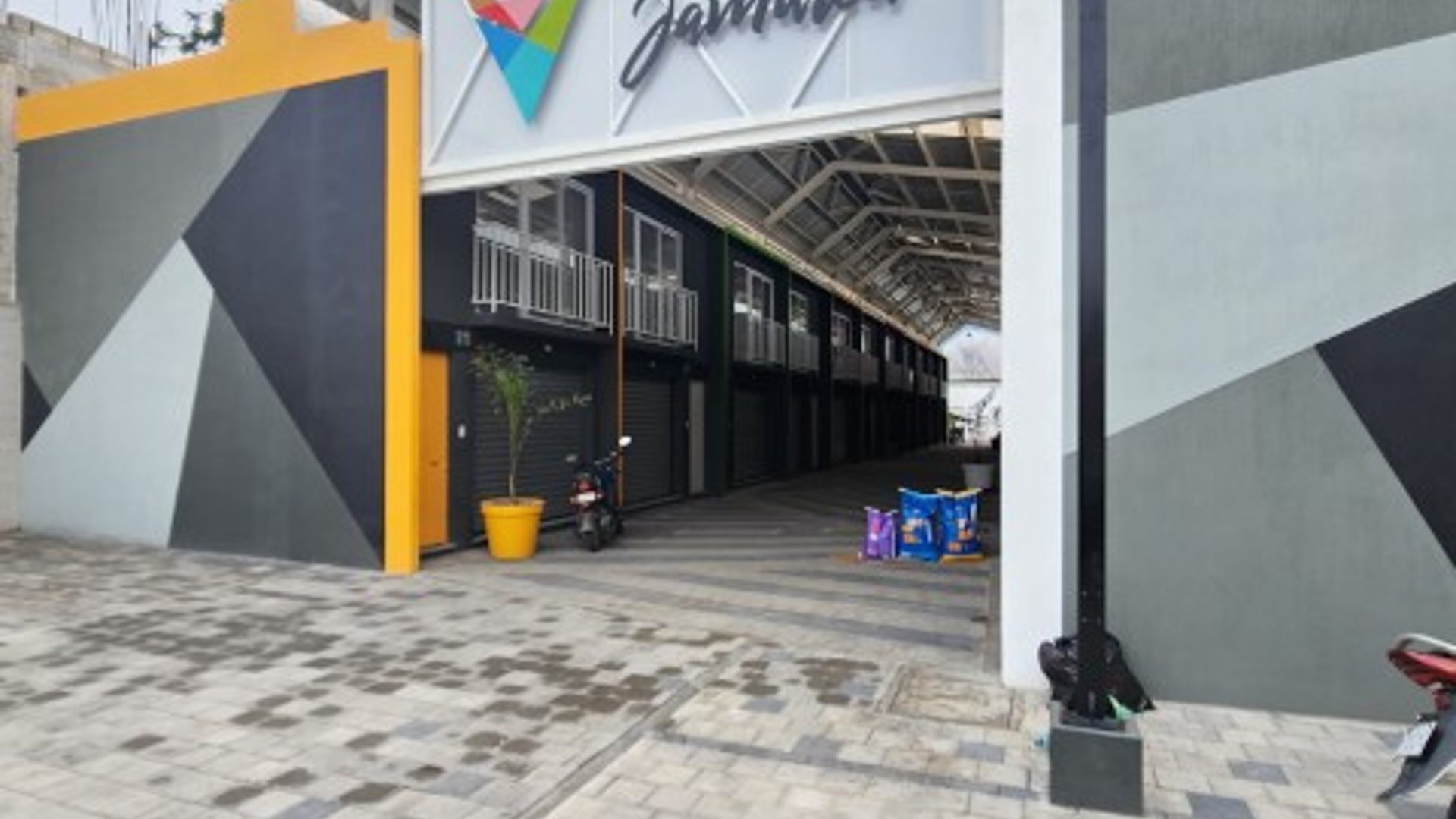 Local Comercial en Renta Plaza LA JAMAICA Amatitlán