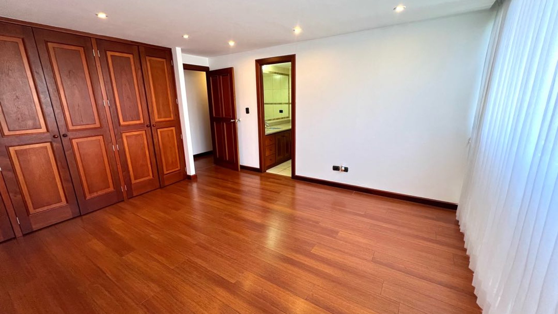 ALQUILER DE AMPLIO APARTAMENTO - MARQUÉS DEL VALLE, ZONA 14 - Miniatura 14