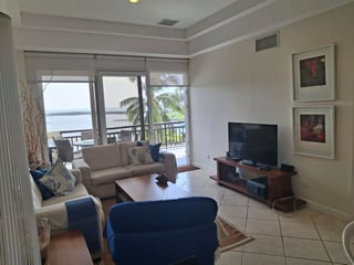 Apartamento en venta remodelado en Juan Gaviota, Marina del Sur - Image 1