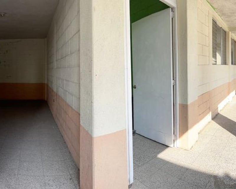 Vendo Casa de 3 Niveles Suelo Comercial