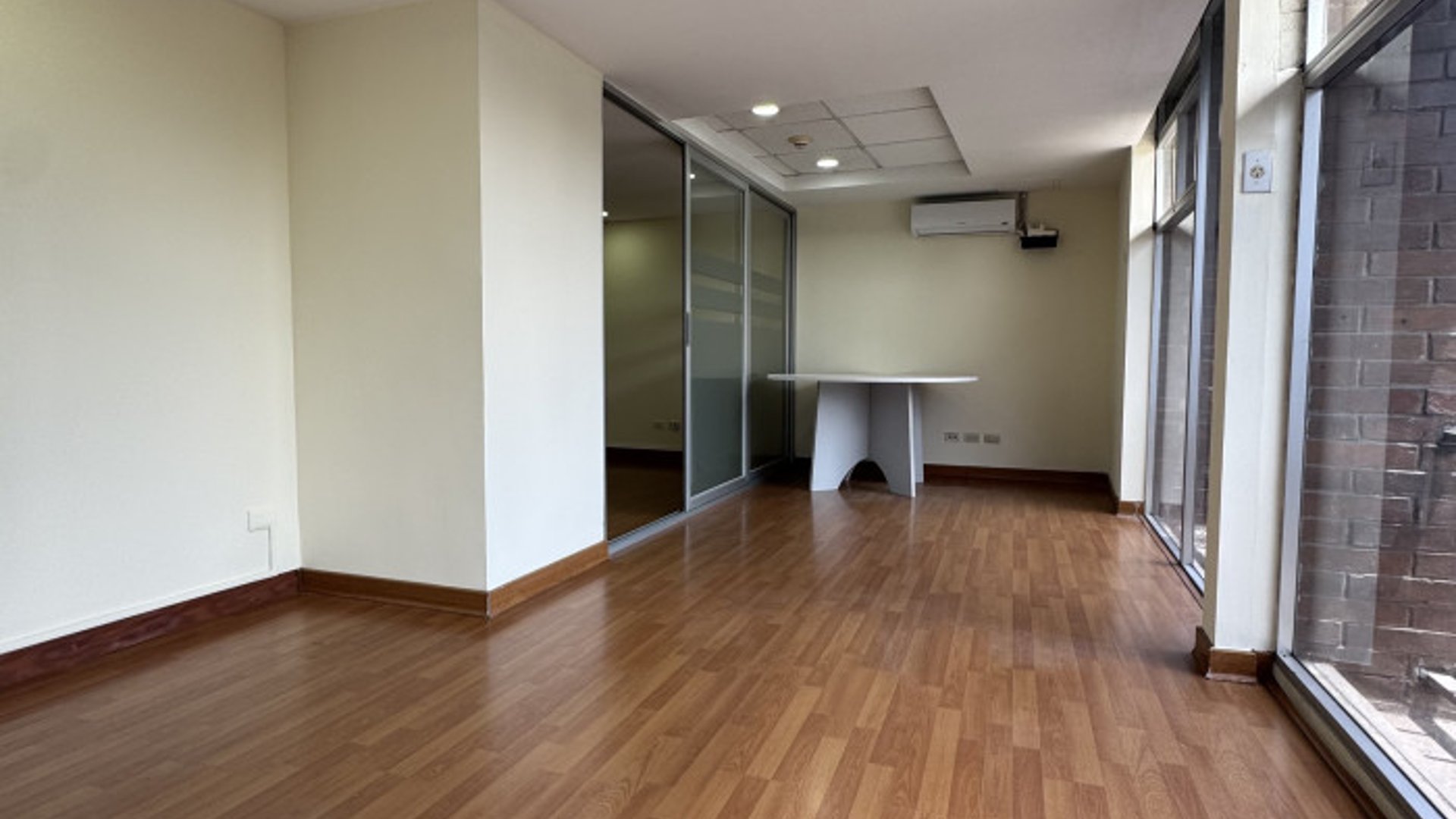 Oficina en Renta Plaza España zona 9 Guatemala - Miniatura 25