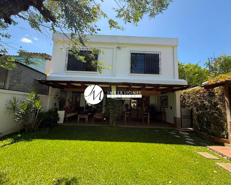 Casa en Venta de 4 dormitorios en zona 2