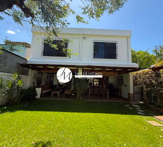 Casa en Venta de 4 dormitorios en zona 2
