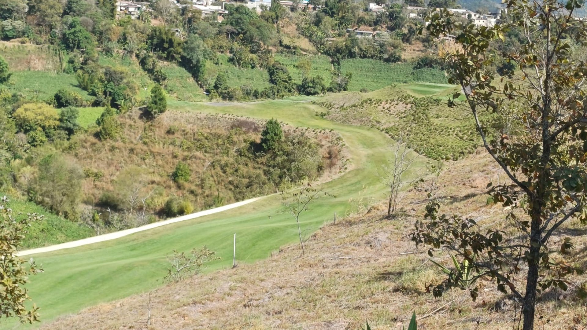 Se vende terreno en Exclusivo Club de zona 16 - Miniatura 5