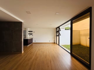 VENTA DE HERMOSA CASA PARA ESTRENAR - VH1, ZONA 15 - 4