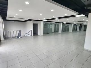 Edificio en renta 6a avenida, zona 4 - Image 1