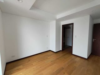 Apartamento en Venta Edificio Reserva 5ta Avenida, zona 14 - Image 4
