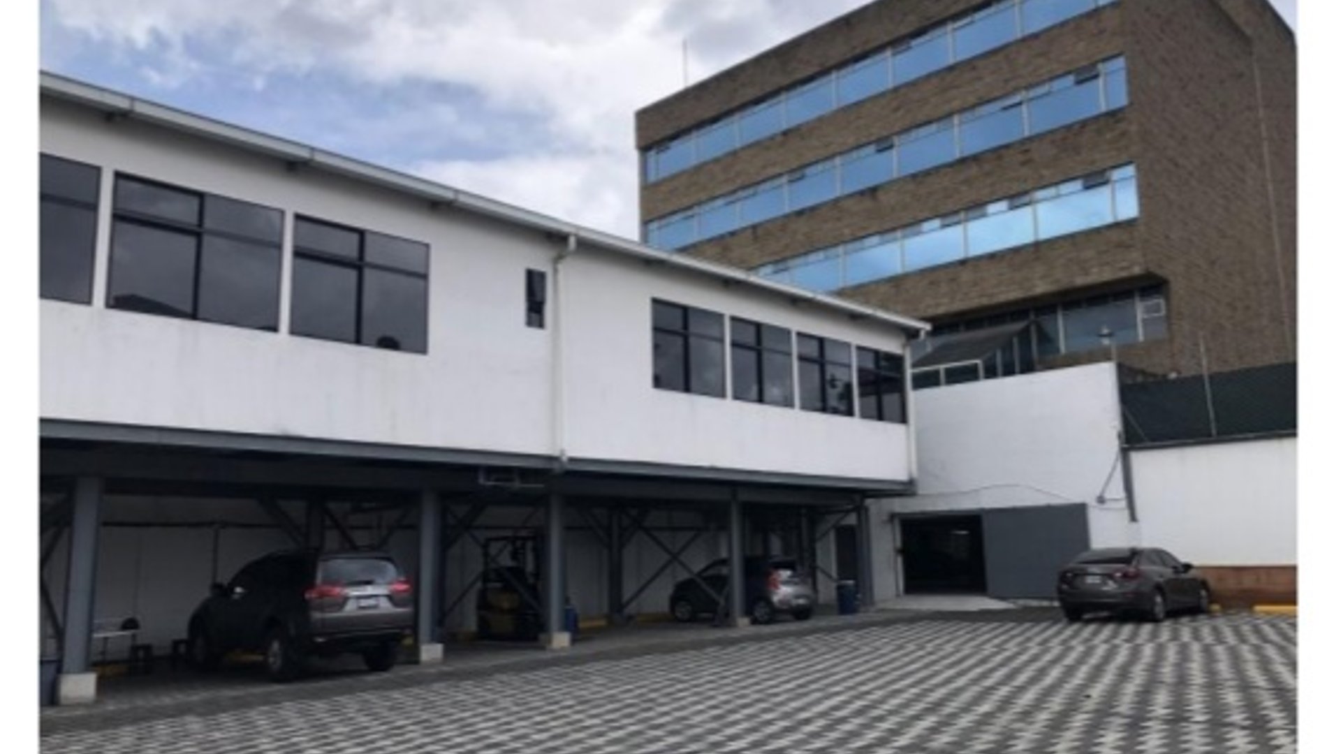 Edificio en renta en Boulevard Próceres Zona 10