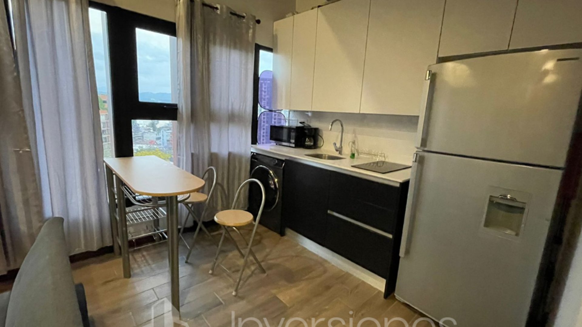 Apartamento en Venta, Amueblado y Equipado, Edificio Séptimo, Zona 4 - Miniatura 3