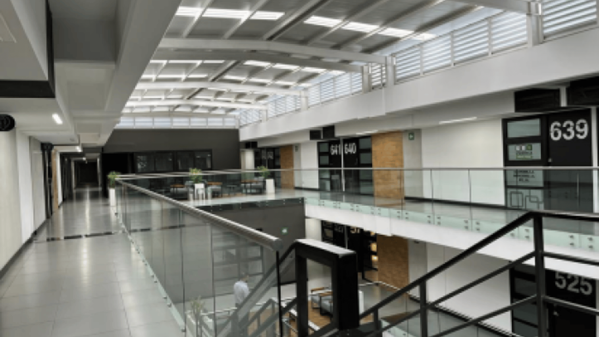 Oficina Comercial en Renta en zona 9 - Miniatura 9
