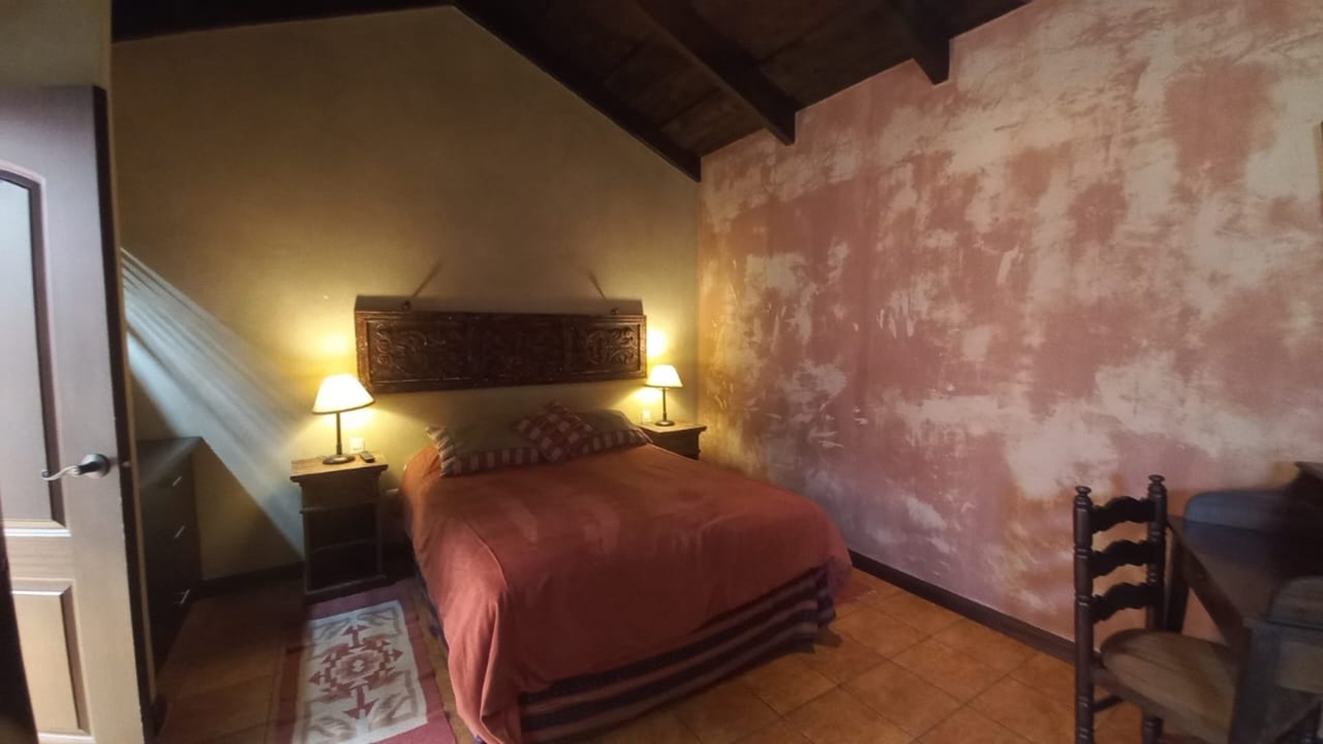 SUITE EN RENTA EN CONDOMINIO EN EL CASCO DE ANTIGUA GUATEMALA - Miniatura 2