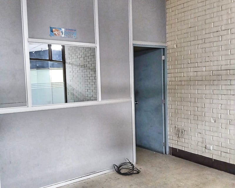 Local de 30 m2 en alquiler - CENTRO COMERCIAL CAPITOL