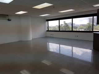 Oficina en RENTA edificio exclusivo  zona 10 Guatemala - 2